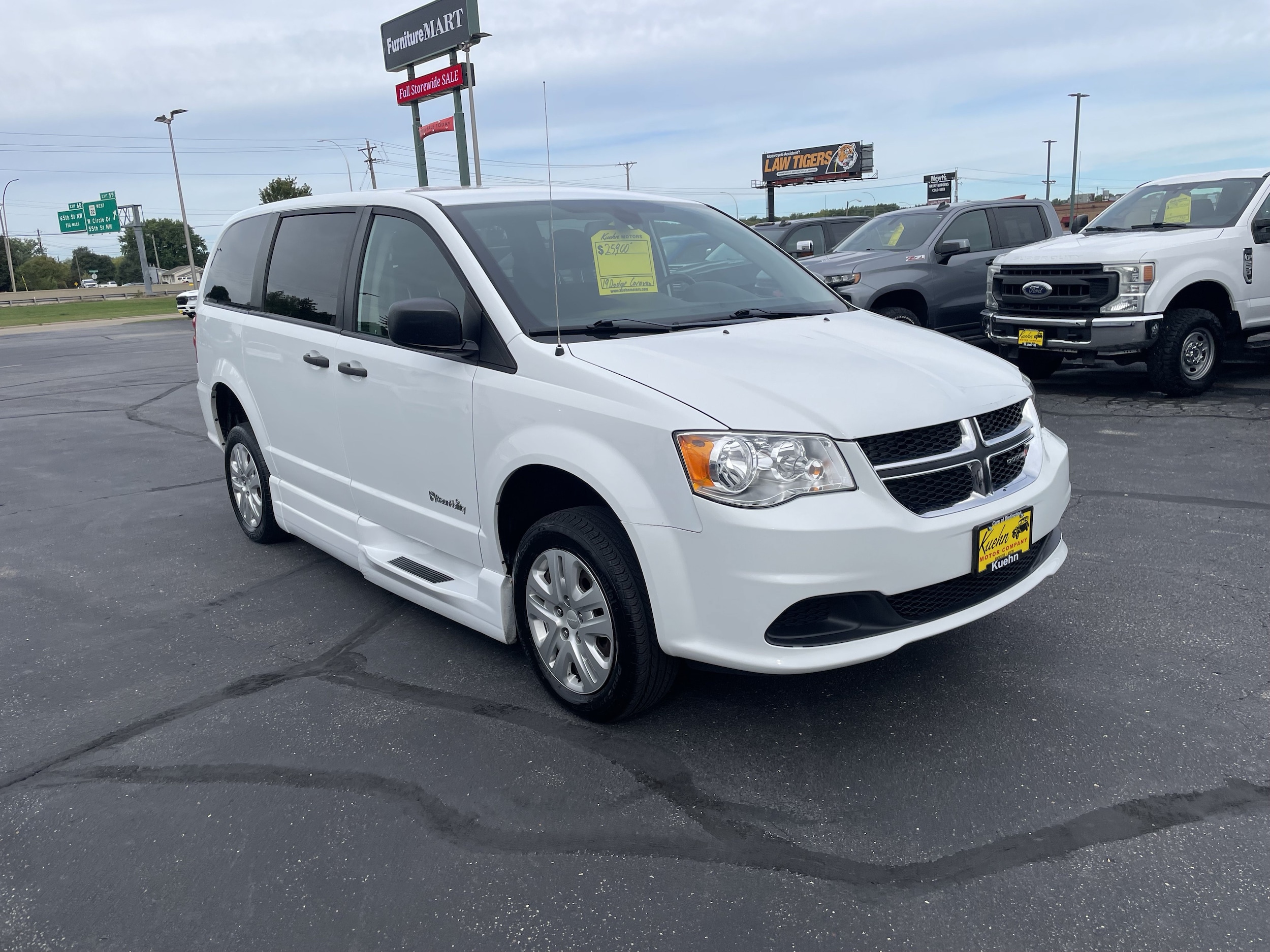 dodge grand caravan 2019 2C7WDGBG2KR555657 image dodge grand caravan 2019 2C7WDGBG2KR555657 image